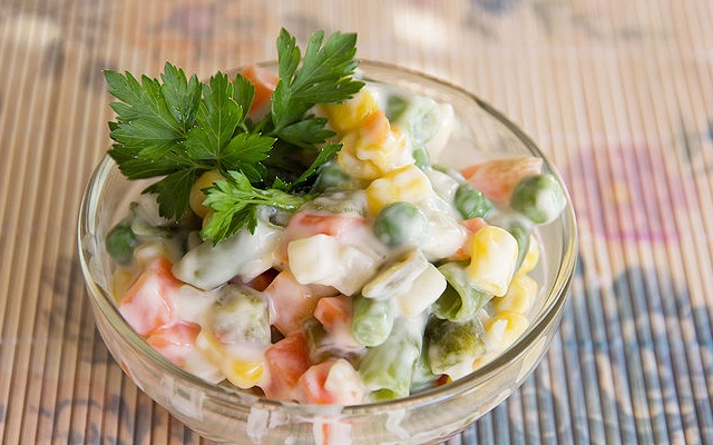 Salad Rau Củ Luộc - Món Ăn Thanh Mát và Dinh Dưỡng Cho Mọi Nhà