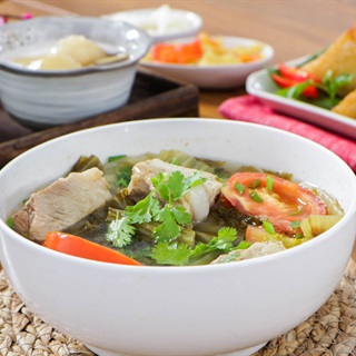 Canh sườn non cải chua Tết