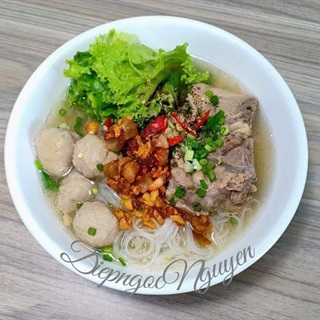 Hủ tiếu xương và bò viên