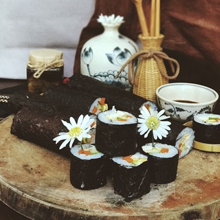 Kimbap hoa đậu biếc