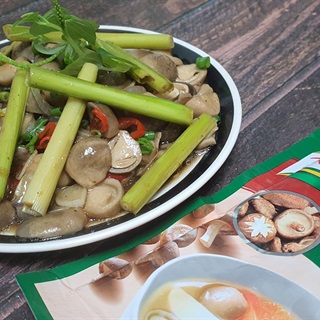 Nấm rơm kho sả