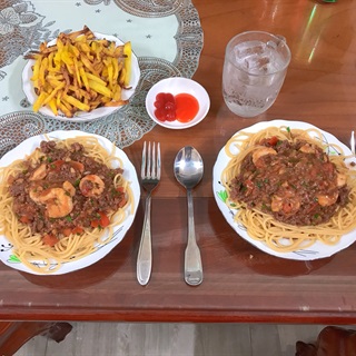 Spaghetti và tôm lột