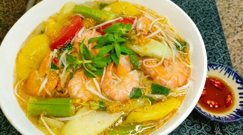 Cách nấu canh chua thơm với tôm đơn giản tuyệt với