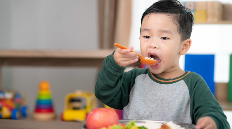 Cách bổ sung dinh dưỡng cho trẻ chậm tăng cân